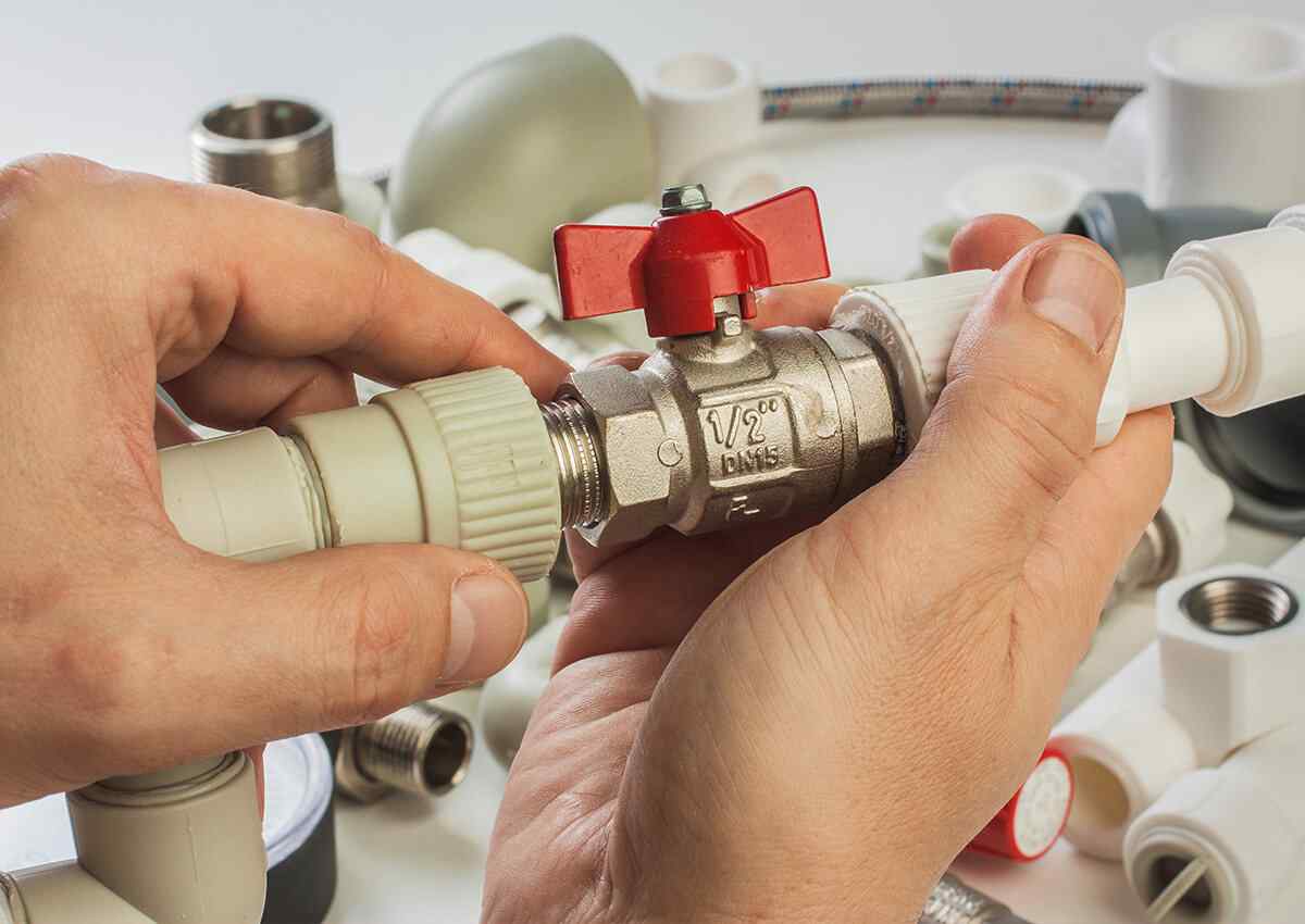 https://www.holtplumbing.ca/wp-content/uploads/2018/10/inner_professionals_07.jpg